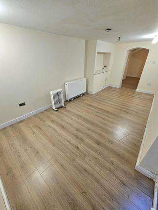 Thumbnail Flat to rent in Flat 6 9-10 High Street Lye, Stourbridge, West Midlands