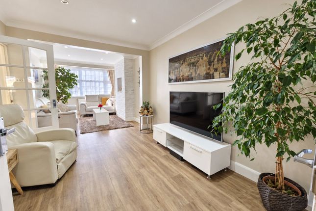 Carlton Avenue, Greater London photo 4