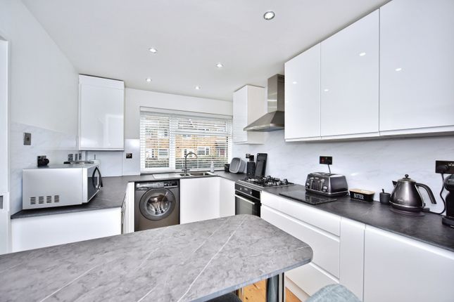9, Rosemary Close, Chatham photo 3