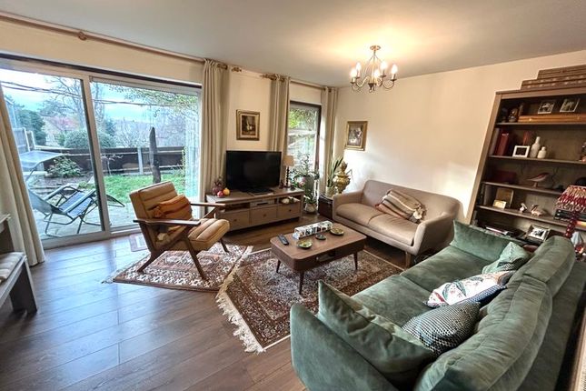67, Paddock Close, Dartford photo 3