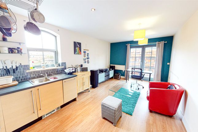 24, Home, Manchester photo 2