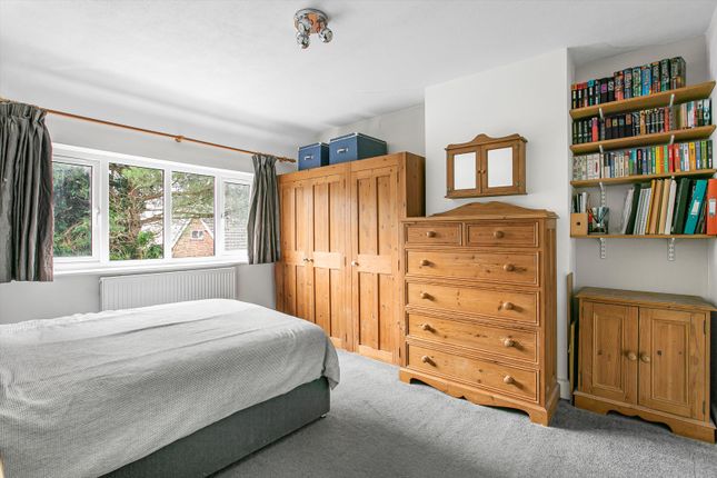 4, Daryngton Drive, Guildford photo 4