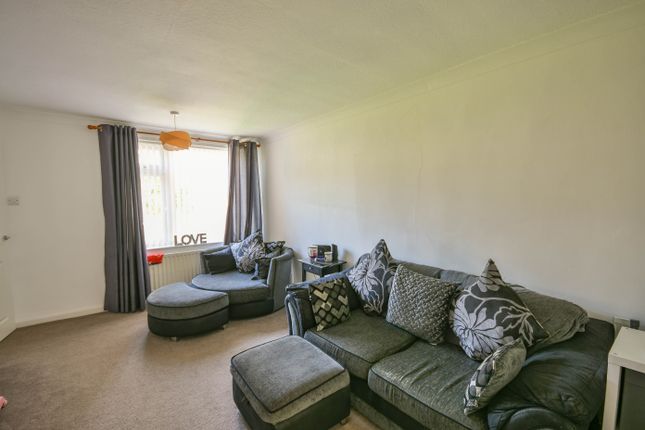 2, Garesfield Gardens, Burnopfield photo 2