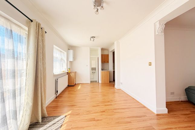 616, Eastern Avenue, Ilford photo 5