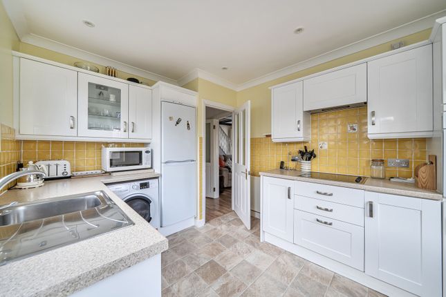 18, Lois Drive, Shepperton photo 3