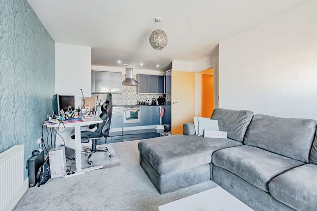 Flat 8, Parkham House, Reynolds Avenue, Redhill photo 2