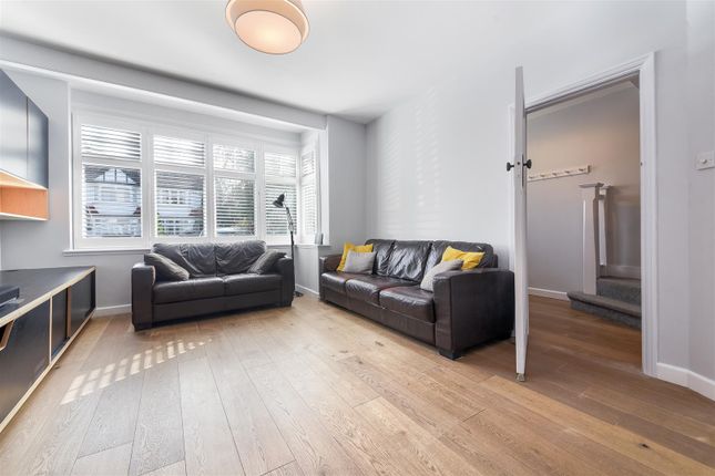 7, Fairway, Raynes Park photo 4