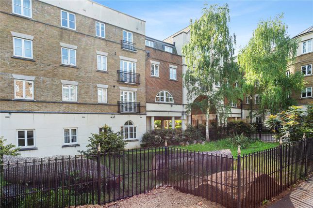 Flat for sale in Dudley Mews, London