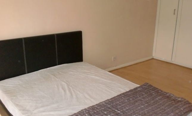 2, Claire Court, Leeds photo 4