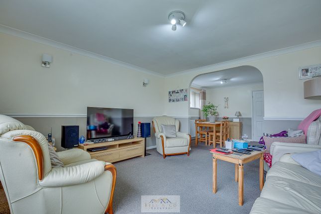 40, Clifton Avenue, Chesterfield photo 2