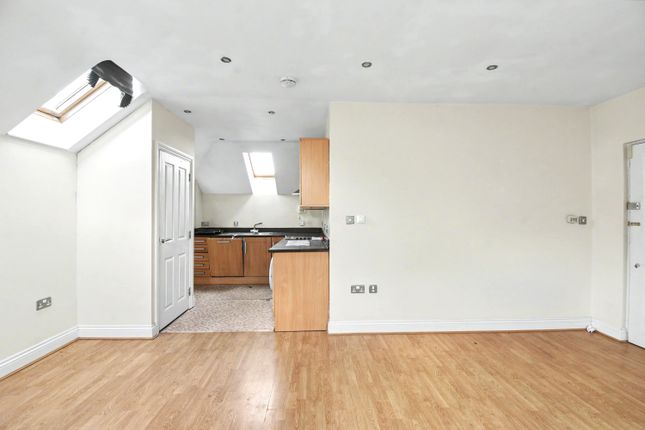 Flat 14 Priory Mews, 68 Guildford Street, Flat 14 Priory Mews, 68 Guildford Street, Chertsey photo 4
