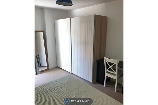 Flat, Black Prince Road, London photo 4