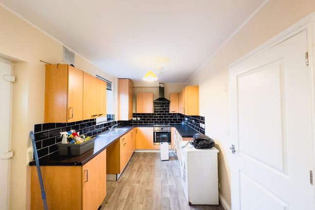 5, Smiths Avenue, Huddersfield photo 4