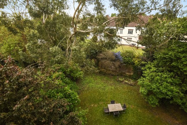 Second Floor Flat, 143, Lee Park, London photo 4