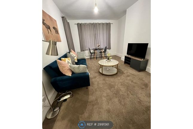 Flat, Mitcham House Crawford Estate, London photo 5