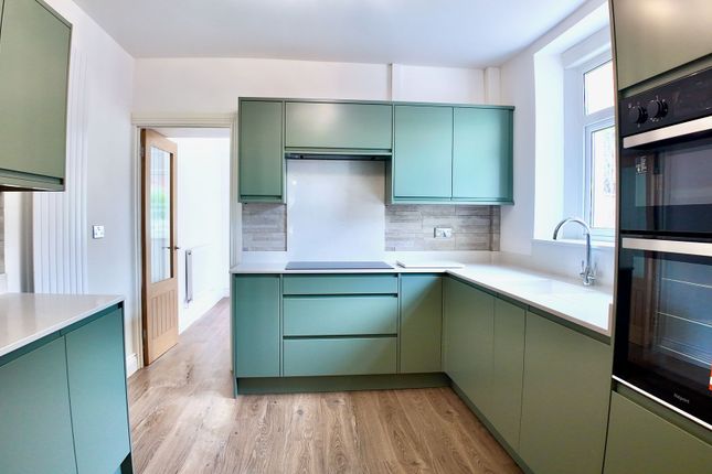 2 Troed-y-Rhiw Road, Newport photo 3