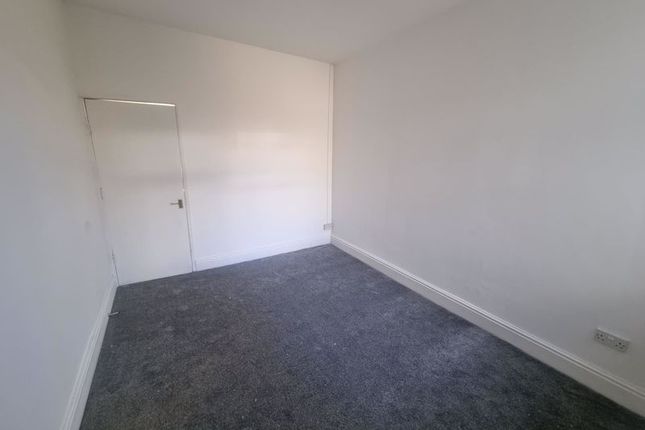 90a, Thomas Street, Caerphilly photo 4