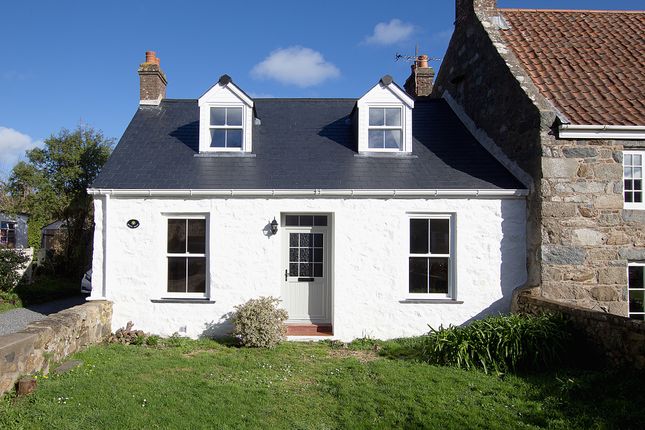 Thumbnail Cottage to rent in Route Des Blanches, St Martin's, Guernsey