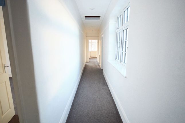 Flat to rent in The Broadway, Southend-On-Sea