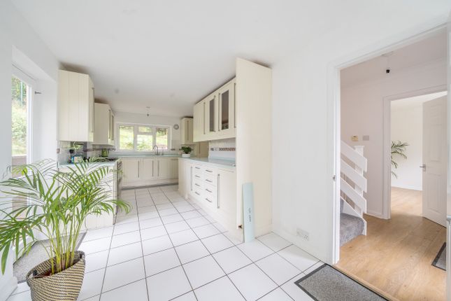 150, Broadacres, Surrey photo 3