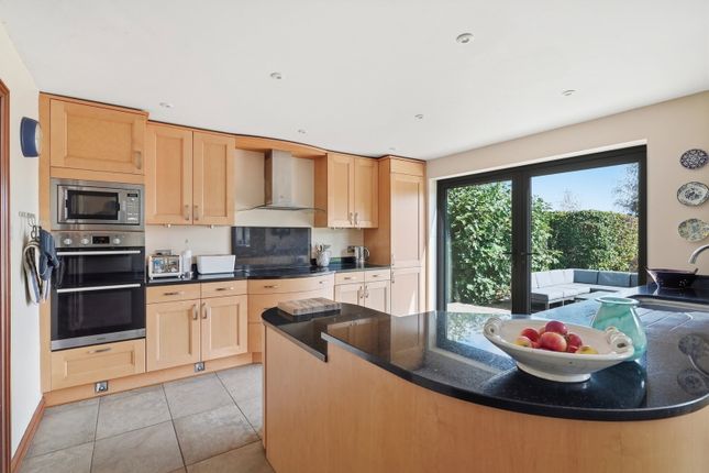4, Loveday Close, Royston photo 4