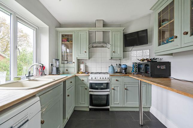 Flat 2, 127 Barnett Wood Lane, Ashtead photo 2