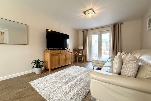 19 Coed Duffryn, Aberdare photo 4