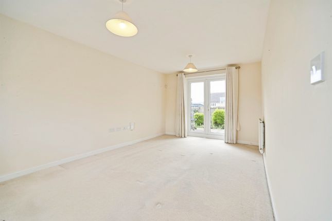 21, Staincliffe Drive, Keighley photo 4