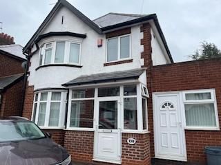 Thumbnail Detached house to rent in Oak Road, West Bromwich