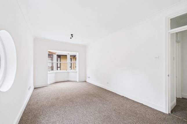 6, Cathedral Walk, Chelmsford, Essex photo 3