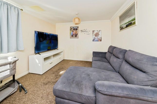 Flat 22, Kitsbridge House, Brookhill Road, Crawley photo 2