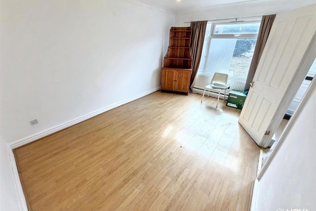 121, Hockwell Ring, Luton photo 4