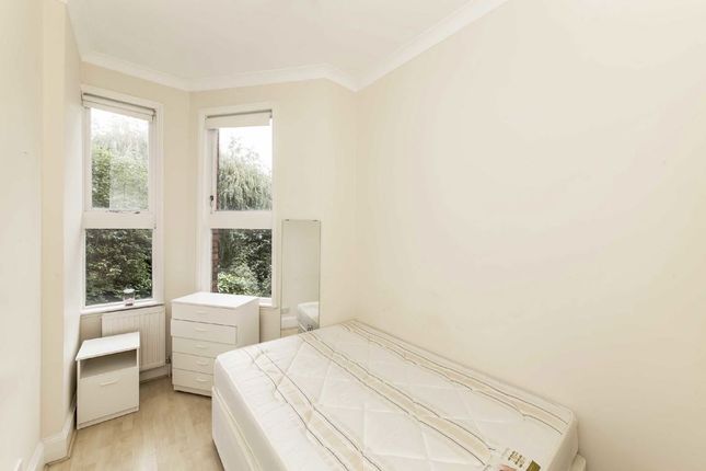 Flat 2, 56, Greencroft Gardens, London photo 4