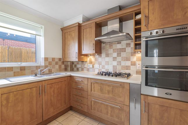 2, Sunningdale Court, Meopham photo 4