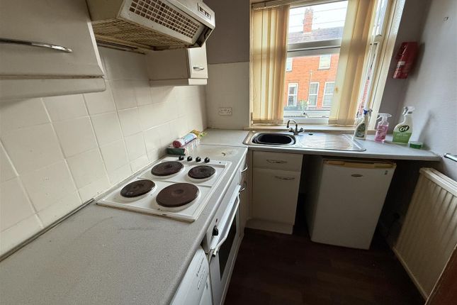 Flat H, 9, Kings Road, St. Helens photo 5