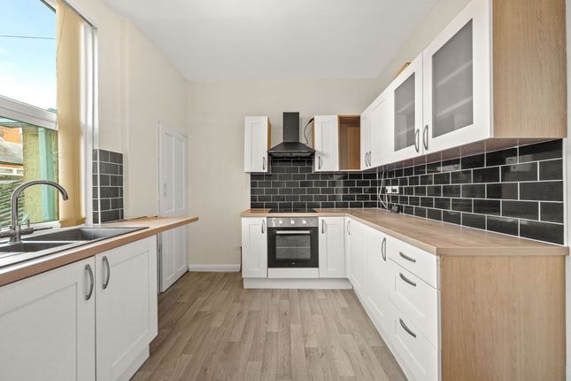 5 Aston View, Leeds photo 3