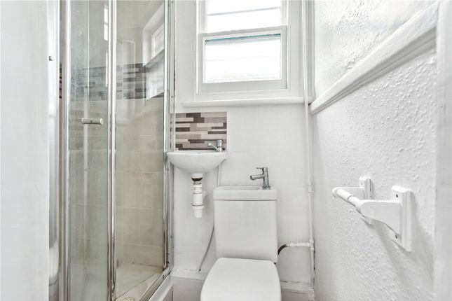 Flat E, 128, Upper Clapton Road, London photo 2