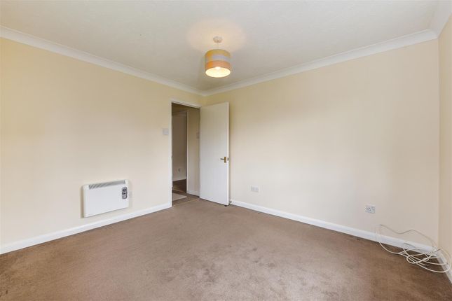 Flat to rent in Garden Close, Andover