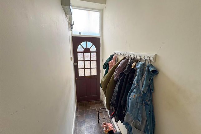 Top Floor Flat, 548, Bath Road, Brislington, Bristol photo 4