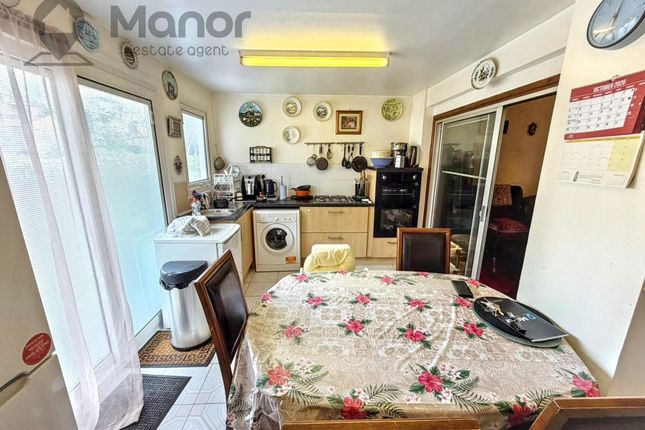 39 Chesterford Road, London photo 4