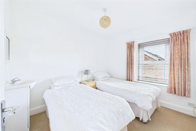 Flat 4, 6-8, Strode Road, Clevedon photo 4