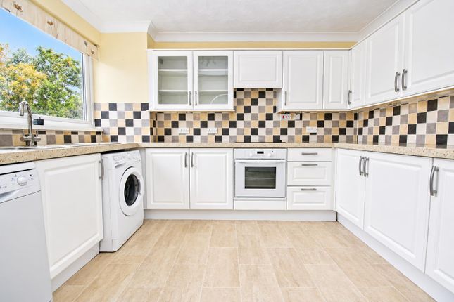 15, Priory Court, Harlow photo 4
