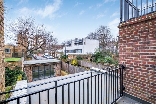 Terraced house for sale in Mildmay Road, Newington Green