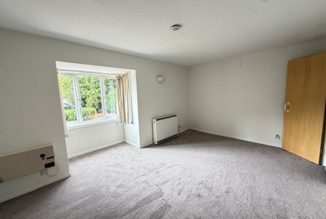 Flat 2 Albany House , Saxon Close, Surbiton photo 4