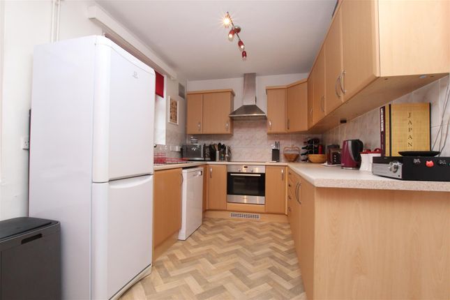 10, Alice Templer Close, Exeter photo 4