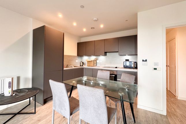 1-bed flat on London, £350,000