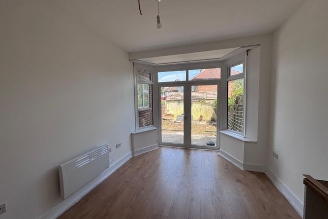 106, Whitton Avenue East, Greenford photo 4