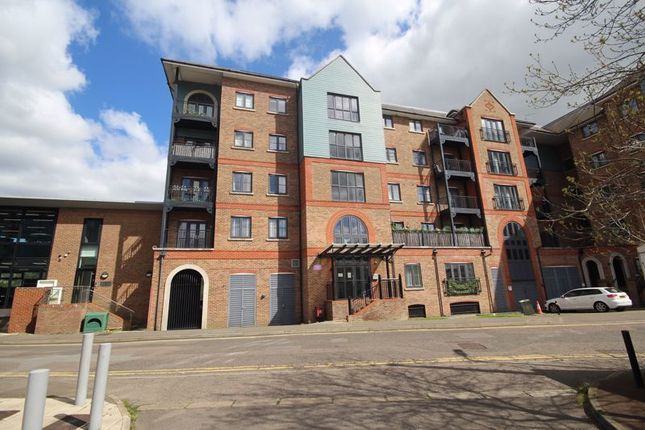 Flat to rent in Medway Wharf Road, Tonbridge
