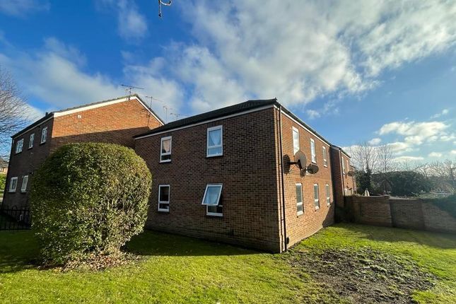Flat to rent in Rochdale Way, Colchester