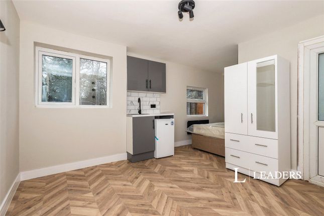 Studio house on Room 2, 1, Sherwood Crescent, Surrey, £850/mo